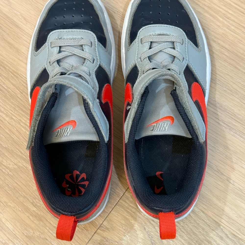 Nike Boys shoes Kids Court Borough Low Sneaker - 2.5Y Light Smoke/Bright Crimson - Picture 4 of 6